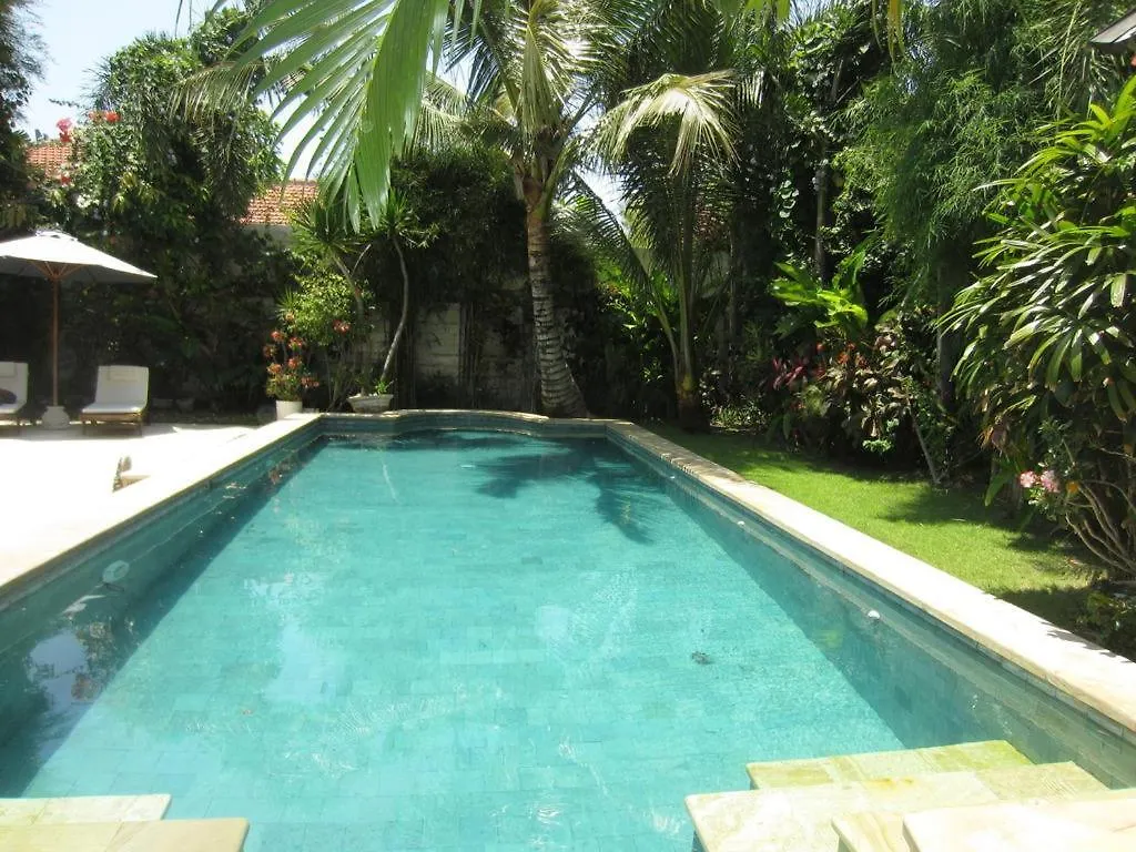 Villa Laella Favella Seminyak Indonézia